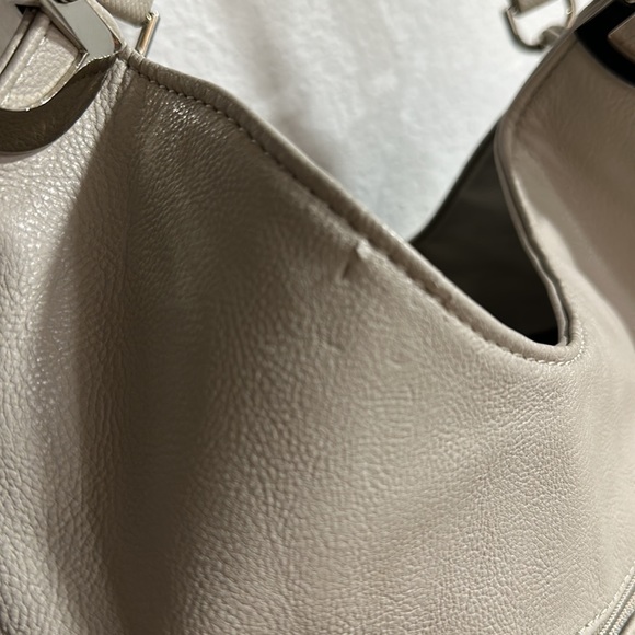 LULU Beige Purse with Silver Hardware - Picture 7 of 8